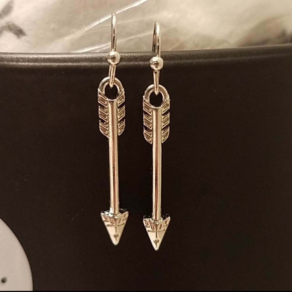 ⭐ Arrow Earrings